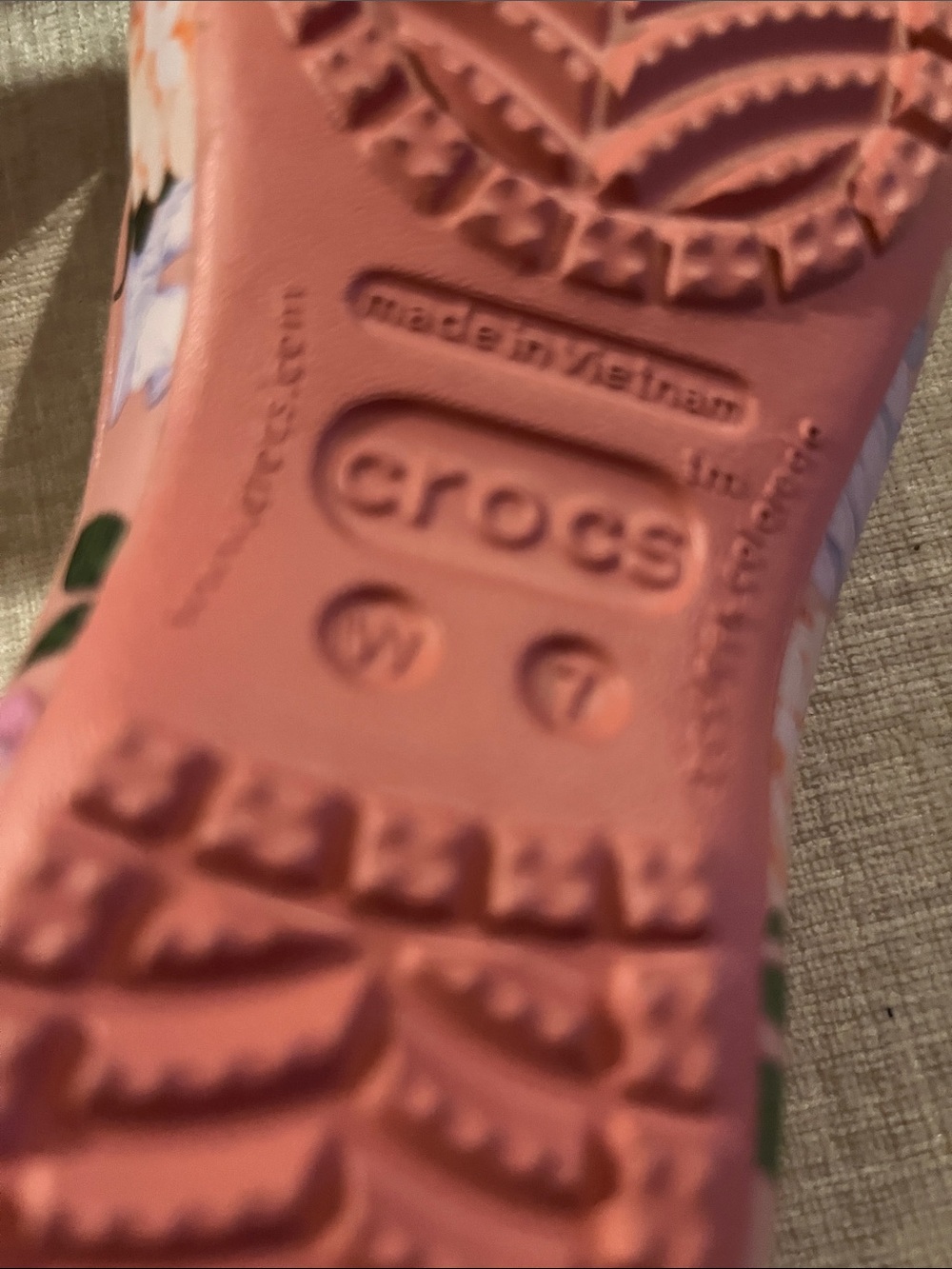 CROCS Women's Dusty Rose Floral Slip-On Flats - Picture 5 of 11
